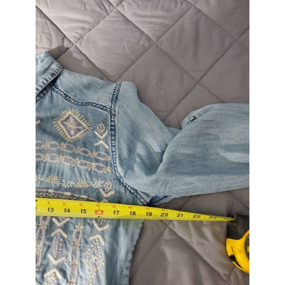 Kayla Seo Button Down Embroidered Chambray Light Wash Blue XS 3/4 Tab Sleeves - Picture 10 of 15